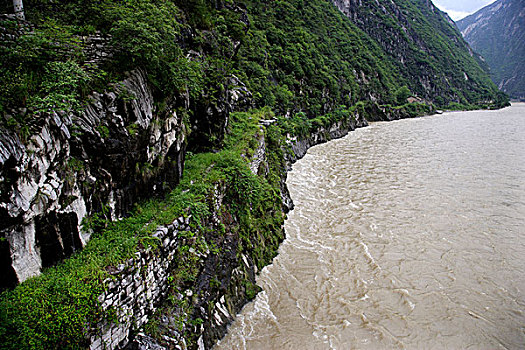 中国历史文化名镇----重庆巫溪县大宁河畔延伸到大山深处的,盐马古道