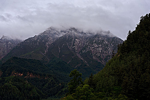 马蹄寺祁连山