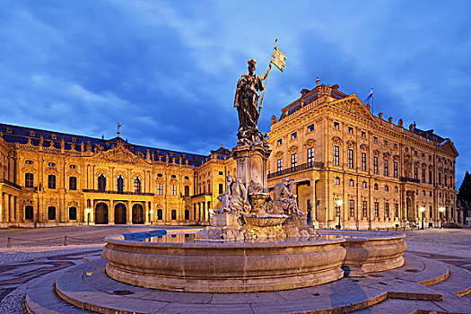 喷泉,正面,维尔茨堡,住宅,雷士登孜广场,弗兰克尼亚,巴伐利亚,德国,欧洲