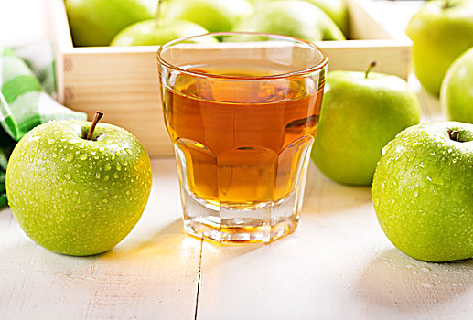 玻璃杯,苹果汁,新鲜水果,木桌子