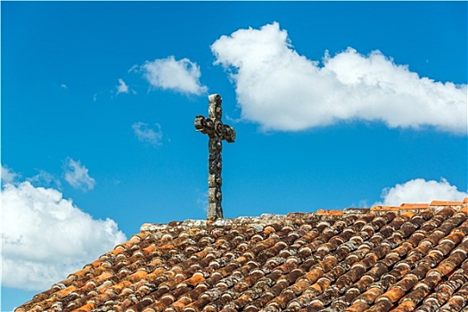 十字架,瓦屋顶