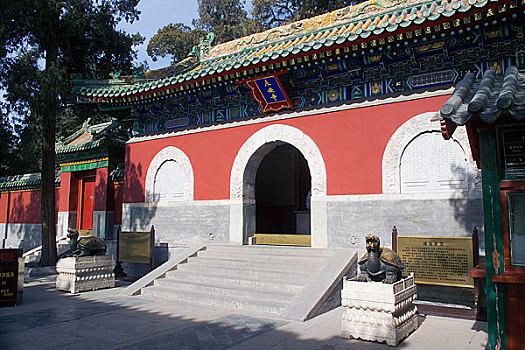北京北海公园琼岛景区的永安寺