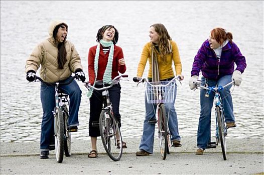 四个,女青年,自行车,笑,乐趣,一起,阿拉斯加,美国