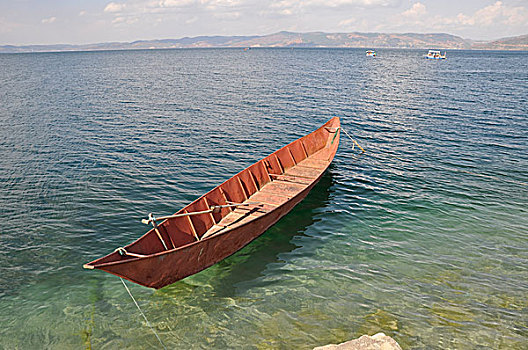 船与湖