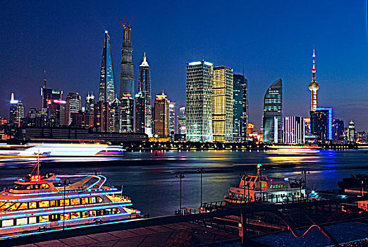 從上海北外灘游輪碼頭眺望浦東陸家嘴