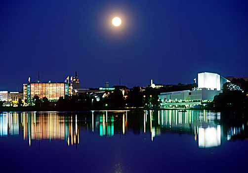 光亮,赫尔辛基