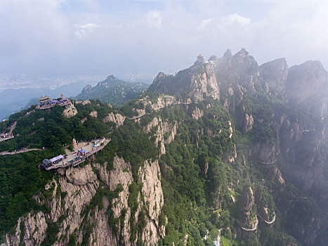 航拍河南洛阳栾川老君山最高峰马鬃岭