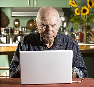 暴躁,老人,笔记本电脑