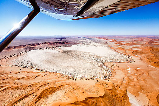 航拍,围绕,红色,沙丘,纳米布沙漠,纳米比诺克陆夫国家公园,纳米比亚,非洲