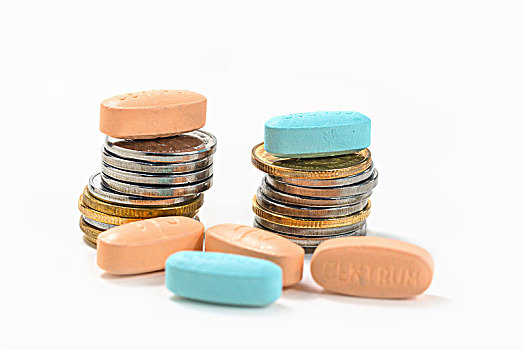 白色背景上药品与金币堆在一起,医疗健康,医保概念创意图
