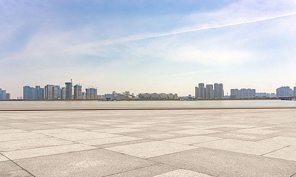 广场砖地面和城市景观