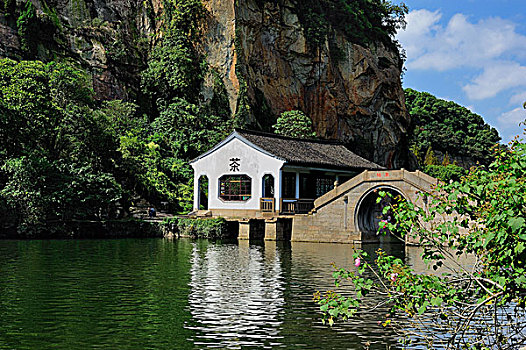 绍兴东湖风景区