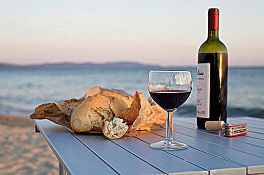 红酒杯,面包,桌上,海洋