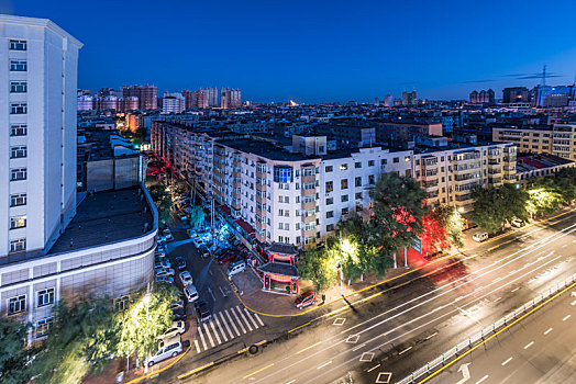 中国哈尔滨秋季日出俯瞰城市建筑街道