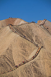 登山+山顶图片