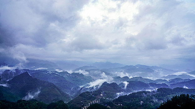 重庆酉阳,暴雨欲来景独秀