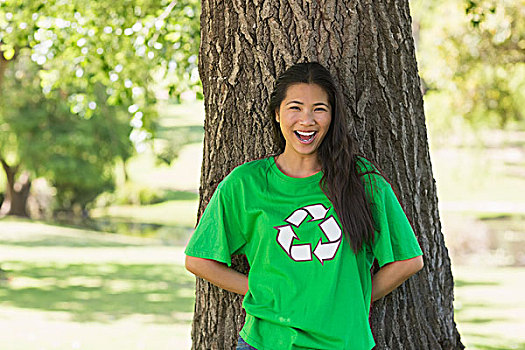 微笑,女人,穿,绿色,再循环,t恤,公园