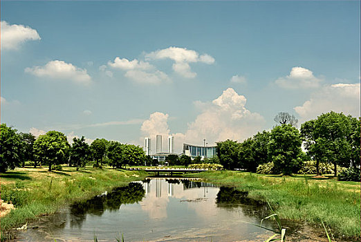 远眺广州国际会展中心和香格里拉大饭店