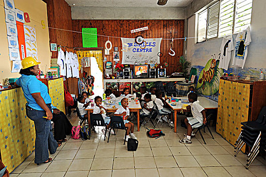 dominica,roseau,preschool,ccf,children,having,lunch,in,classroom