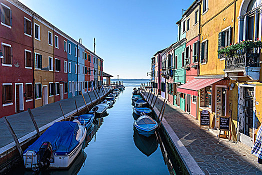 小,摩托艇,停泊,狭窄,运河,线条,彩色,房子,威尼斯,意大利