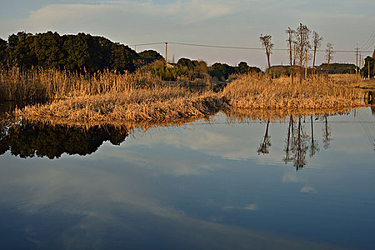 乡村湖景