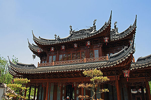 上海豫园古典园林明代古建筑屋檐