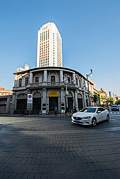 十字路口的古典欧式建筑