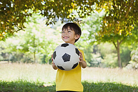 高兴,可爱,小男孩,足球,公园
