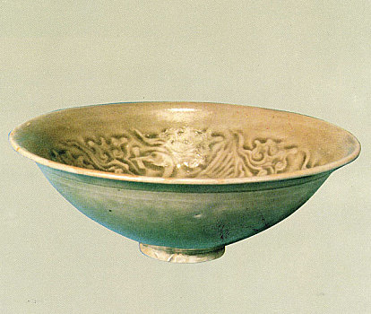 金青瓷鹦鹉纹碗
