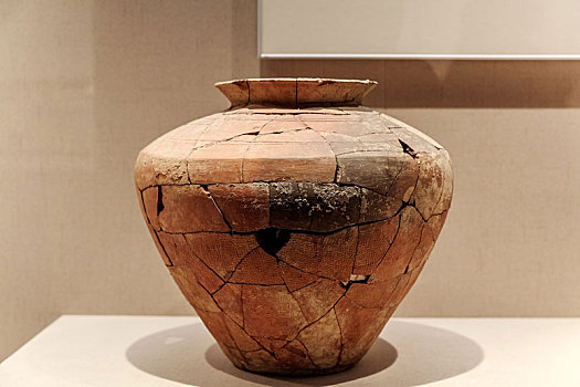 中国江苏省徐州博物馆馆藏文物古代陶罐