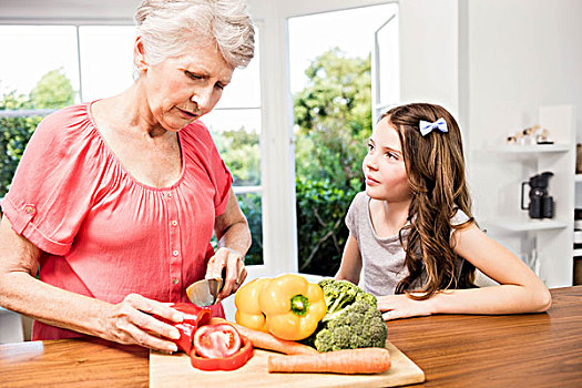 祖母,孙女,切片,蔬菜,厨房
