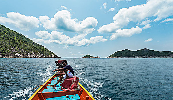 男人,坐,船尾,操纵,船,蓝绿色海水,岛屿,龟岛,海湾,泰国,亚洲