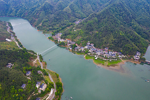 杭州临安柳溪江青山殿渔村