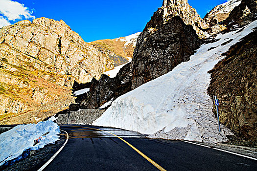 新疆,雪山,道路,蓝天白云