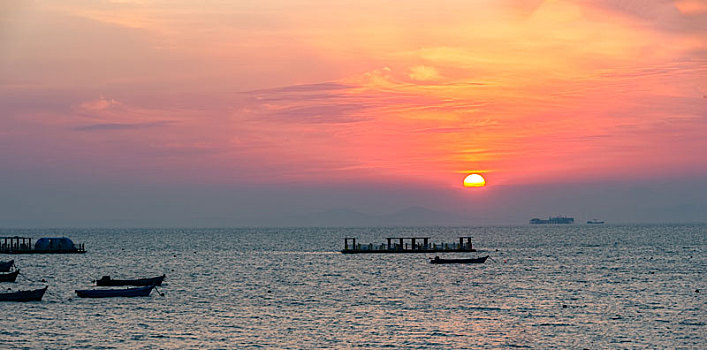 山东烟台渔人码头新年第一缕阳光