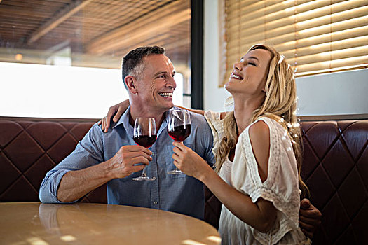 幸福伴侣,葡萄酒杯,餐馆