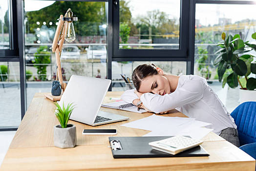 职业女性,睡觉,年轻,书桌,办公室,正面,笔记本电脑