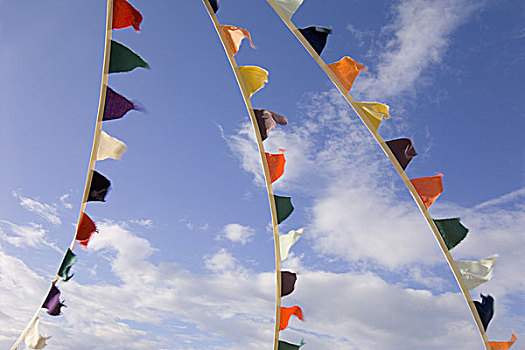 天空,云,绳索,旗帜,多彩,多云,线,彩色,不同,风,微风,远景,仰视