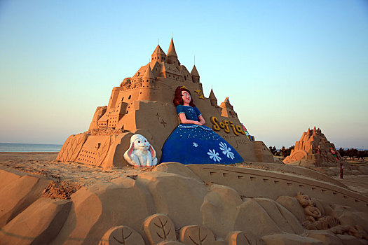 山东省日照市,沙雕艺术展成了沙滩上的一道靓丽风景线