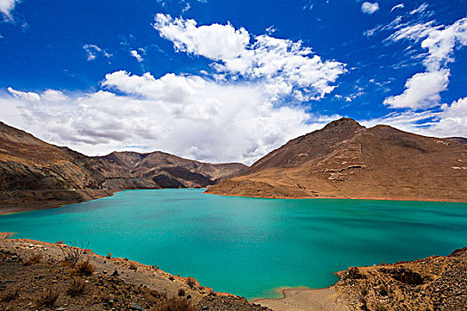 西藏斯米拉山湖泊
