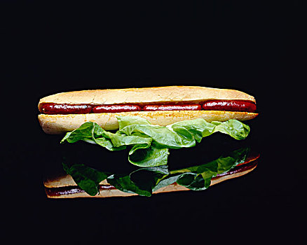一个三明治,香肠,沙拉叶