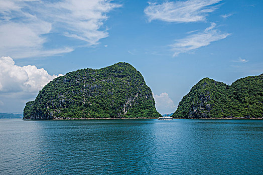 越南广宁鸿基市下龙湾海上石林