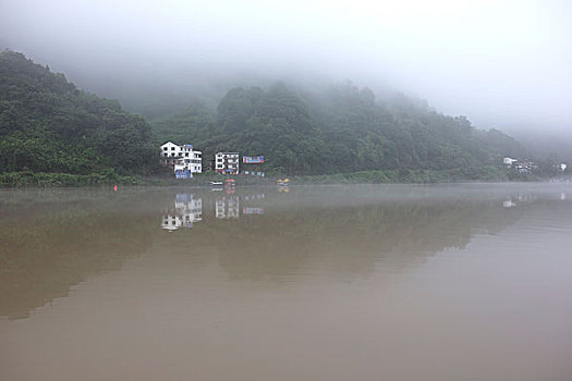 江河湖泊美景雾湖北省宜昌市长阳清江