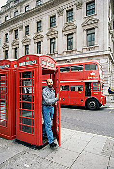 中年,男人,离开,电话亭,伦敦,英格兰