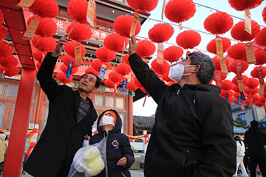 山东省日照市,元宵节里逛古镇猜灯谜,尽情感受中国传统文化魅力