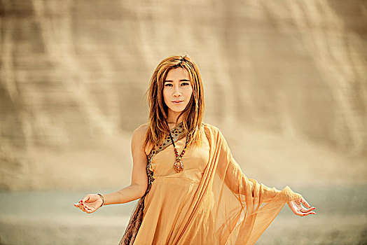 新疆,罗布泊,沙漠,美女,摄影,动作,姿势