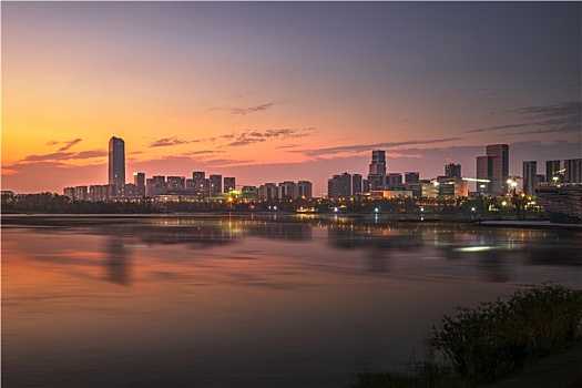 四川成都天府新区兴隆湖沿岸夜景