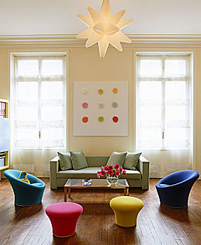 彩色,现代,椅子,凳子,客厅,放置,片,雕塑,暗色,木