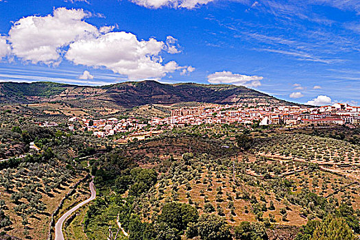 西班牙,埃斯特雷马杜拉,瓜达卢佩,俯视,城镇,围绕,山