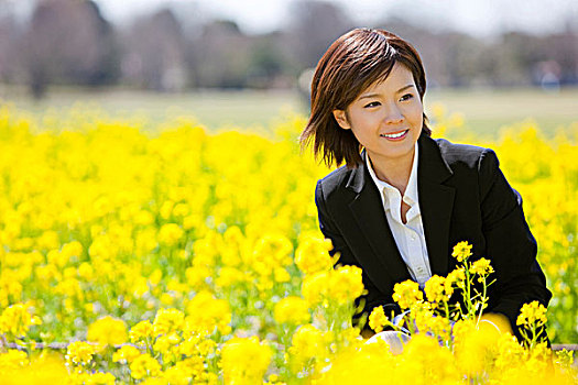 职业女性,油菜地